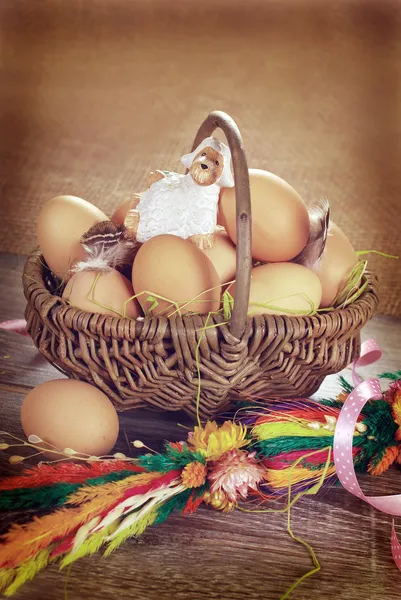 Rural braided basket with eggs and sheep for easter in vintage s — Stock Photo, Image