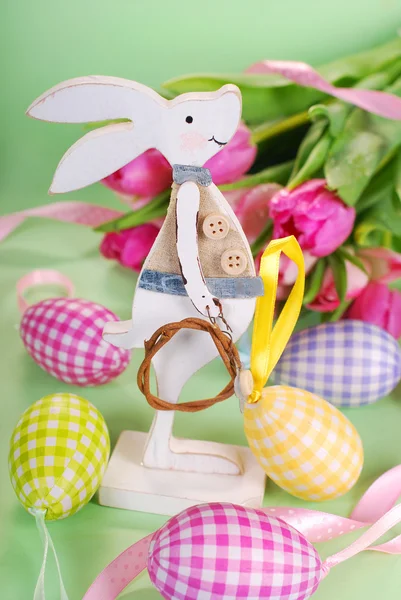Paskalya dekorasyon ahşap tavşanlı — Stok fotoğraf