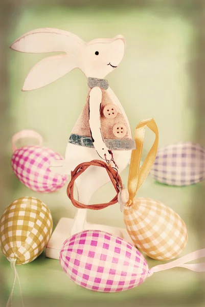 Vintage Paskalya dekorasyon ahşap tavşanlı — Stok fotoğraf