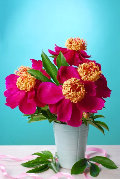 Beautiful peony bouquet in vase — Stock Photo, Image