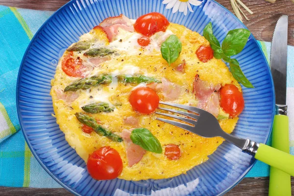 Frittata with green asparagus,ham and cherry tomato — Stock Photo, Image