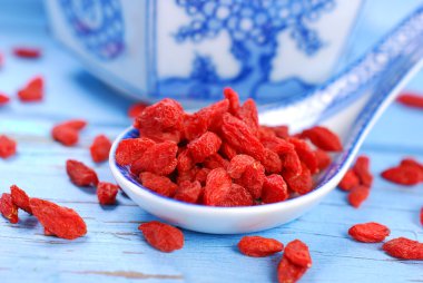 kurutulmuş Goji meyveleri Çin kaşık üzerindeki