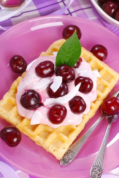Waffles with yogurt with fresh cherries — Stock Photo, Image
