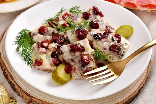 Sliced Herrings Cranberry Onion Pickles Dill White Plate Christmas — Stock Photo, Image