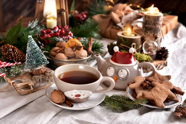 Cup Hot Tea Owl Shaped Tea Pot Gingerbread Cookies Christmas — Stock Photo, Image