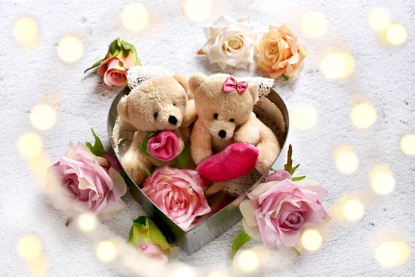 Valentim Cartão Com Bonito Ursinho Casal Sentado Caixa Forma Coração — Fotografia de Stock