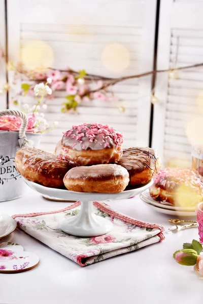 Donuts Poloneses Tradicionais Com Cobertura Polvilhas Mesa Estilo Romântico — Fotografia de Stock