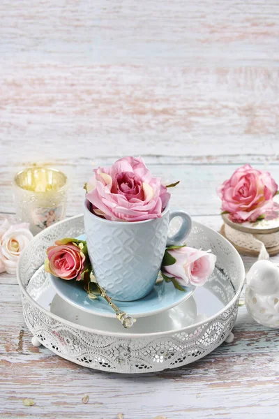 Romantic Still Life Blue Mug Filled Roses Glass Tray — Stockfoto