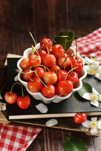 Bowl Ripe Sweet Cherries Table Rustic Style — Stock Photo, Image