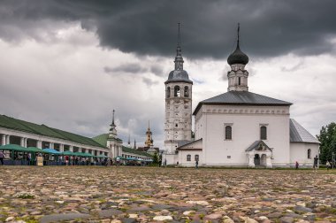 Suzdal. Ticaret alanı ve voskresenskaya Kilisesi
