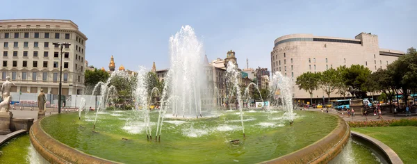 Brunnen auf der Placa de Catalunya, Barcelona — Stockfoto