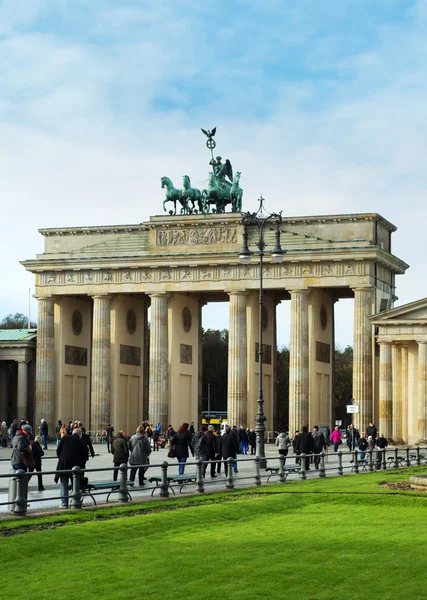 Braniborská brána je slavnou dominantou Berlína — Stock fotografie