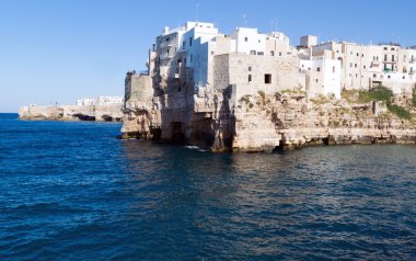 Polignano bir kısrak. Apulia. İtalya