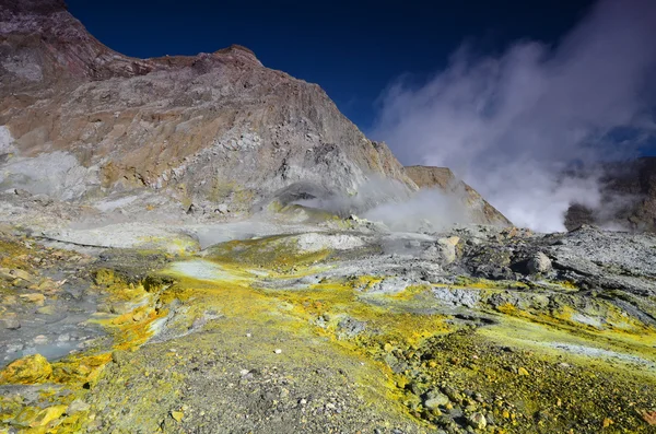 Insel "weiße Insel". Oberfläche des Kraters eines aktiven Vulkans. Neuseeland. — Stockfoto