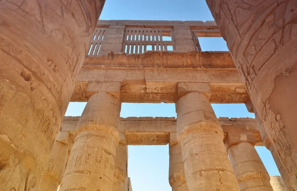 A coluna. Templo Karnak. Luxor. Egipto . — Fotografia de Stock