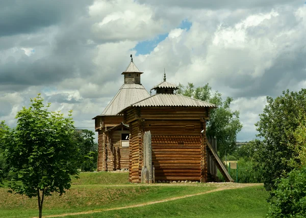 Moskou. houten kerk in het kolomenskoye park reserve grondgebied — Stockfoto