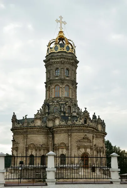 Igreja do Sinal da Bem-Aventurada Virgem em Dubrovitsakh . — Fotografia de Stock