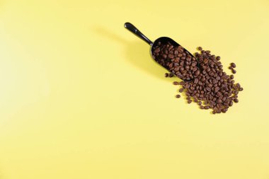 Kavrulmuş kahve çekirdekleri stüdyo fotoğrafı yakından