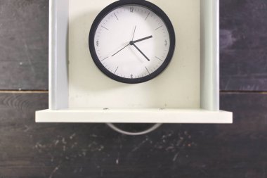 Masa çekmecesinin stüdyo fotoğrafı.