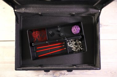 Masa düzenleyicisinin stüdyo fotoğrafı.