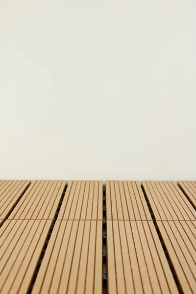 屋外の木製デッキのスタジオ写真 — ストック写真