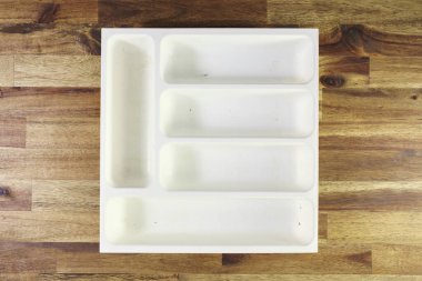 Bir bulaşık tepsisinin stüdyo fotoğrafı.