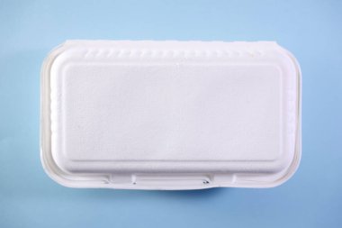 Bir konteynırın stüdyo fotoğrafı.