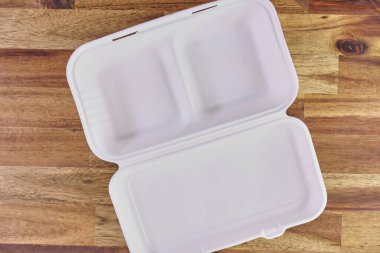 Bir konteynırın stüdyo fotoğrafı.