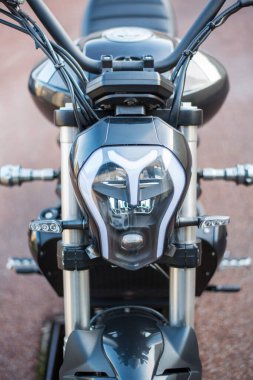 Bir kafe tarzı kruvazör motosikleti fotoğrafı.