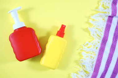 Güneş kreminin stüdyo fotoğrafı.