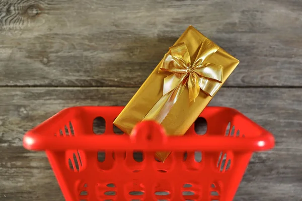 Studio Photo Christmas Shopping Basket — 图库照片