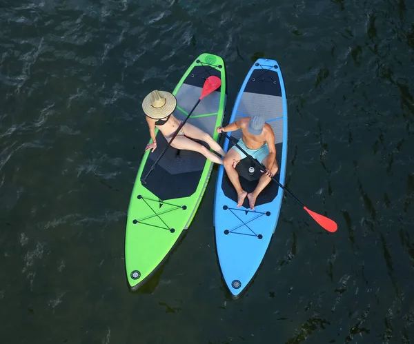 Twee Mensen Zitten Opstaan Paddle Boards Uit Een Overhead Bovenaanzicht — Stockfoto