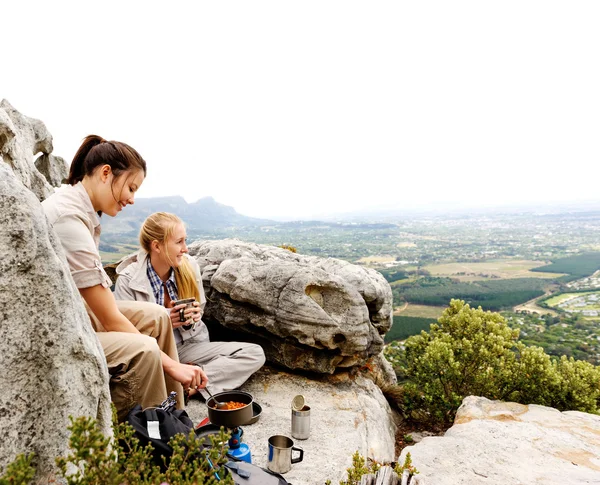 Friends camping and cooking — Stock Photo, Image