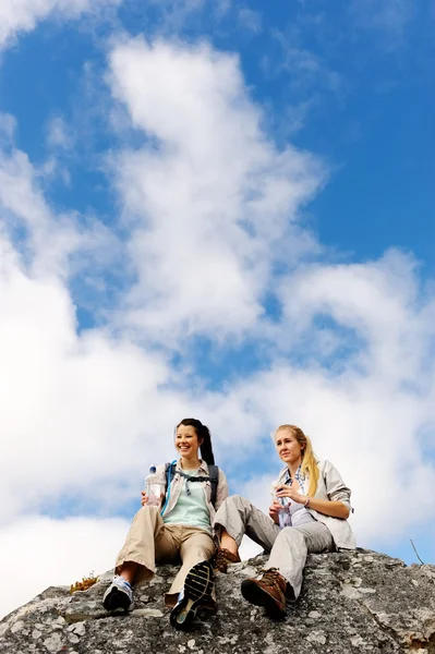 Hikers relaxing — Stock Photo, Image