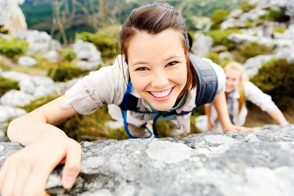 Mulher escalada alegre — Fotografia de Stock