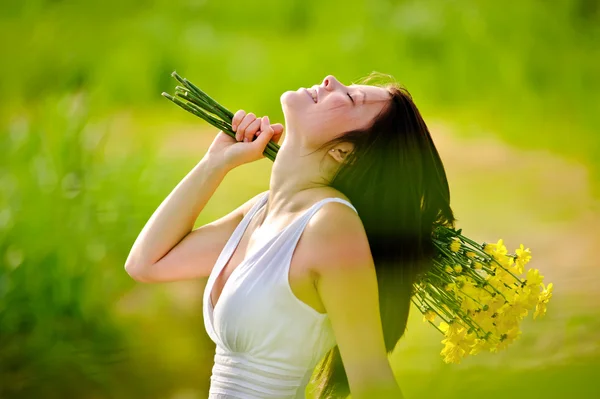 Bedårande glad sommar kvinna — Stockfoto