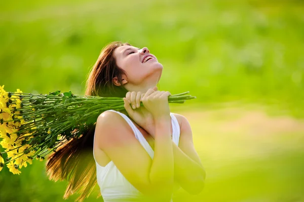 Bedårande glad sommar kvinna — Stockfoto