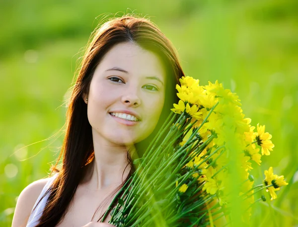 Despreocupado chica de primavera — Foto de Stock