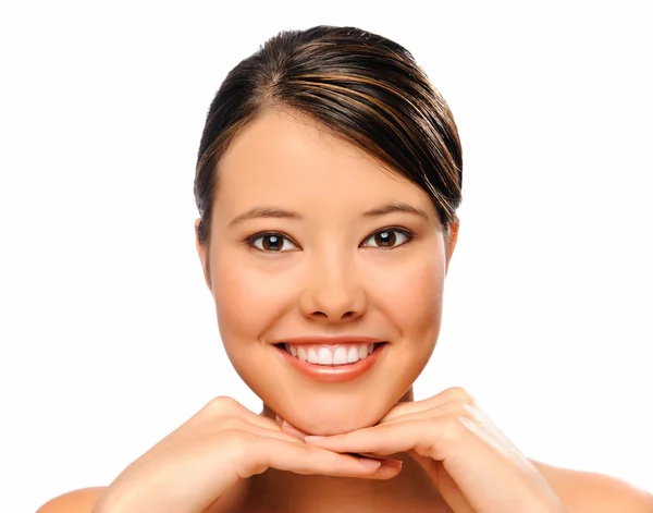 Close-up van glimlachende jonge vrouw — Stockfoto