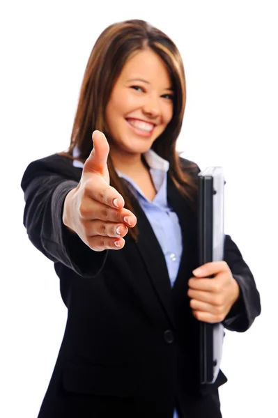 Affärskvinna erbjuder ett handslag — Stockfoto