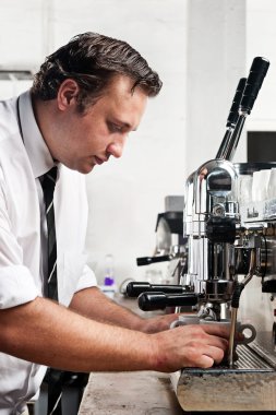 iş yerinde kahve barista