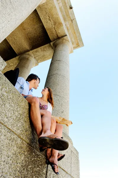 Pareja joven turista — Foto de Stock