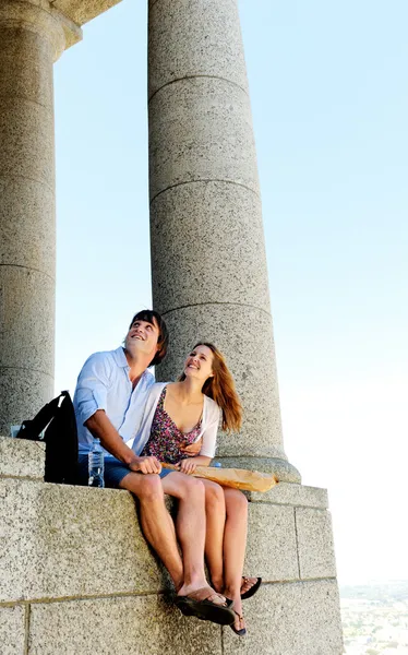 Jovem casal turístico — Fotografia de Stock