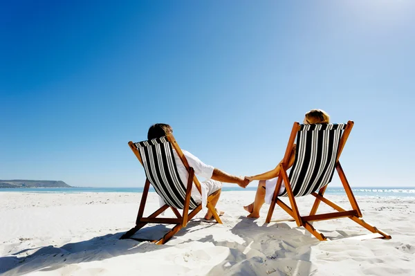 Summer relaxing beach couple — Stock Photo, Image