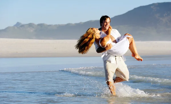 Girando pareja luna de miel — Foto de Stock