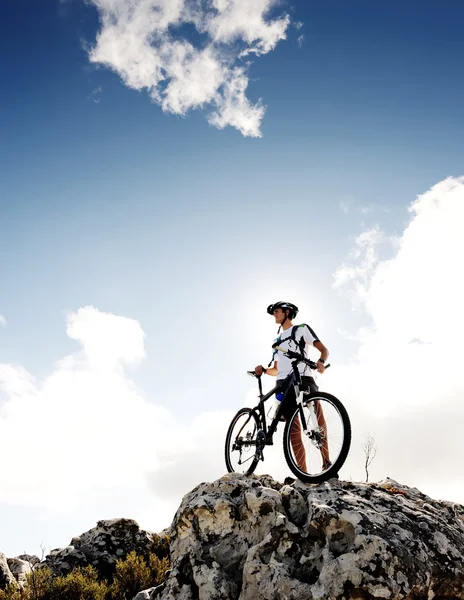 Ciclista parada de descanso — Foto de Stock