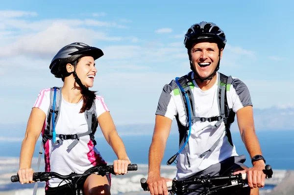 Casal de bicicleta — Fotografia de Stock