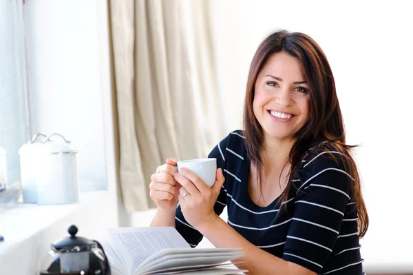 Happy woman with tea — Stock Photo, Image