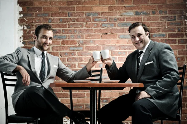 Suit wearing men make a deal — Stock Photo, Image