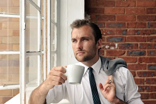 Homem pensativo com café — Fotografia de Stock